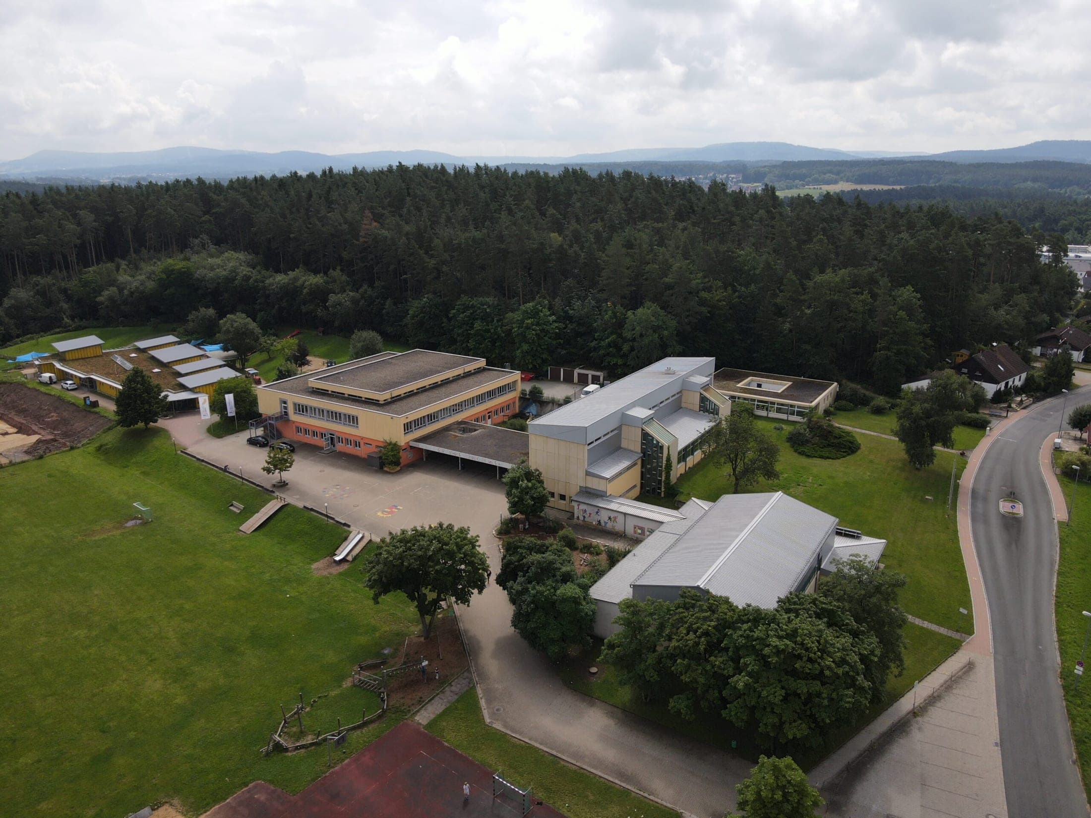 Grundschule Neunkirchen am Sand — Luftaufnahme des Schulgeländes