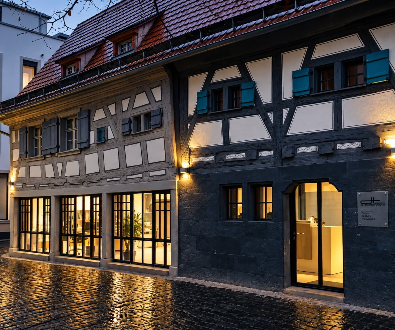 Historisches Fachwerkgebäude der DT-Elektroplanung in Forchheim